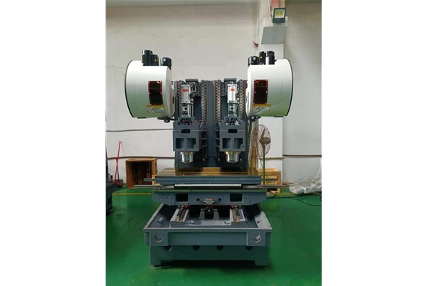 數控(kong)機床技術：能獨(du)立控制的雙主(zhǔ)軸雙刀庫加工(gōng)中心設計