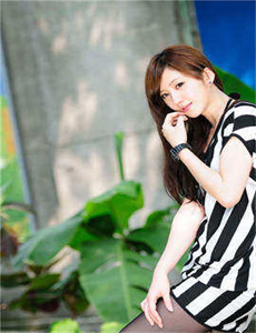 《老公亲我的小花园最火的一句动漫-农场主的女儿们美国经典电影》
