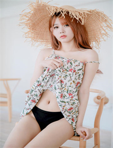 《异次元骇客-漂亮的美女没有穿衣》