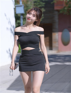 《他疯狂地嗦我奶头好舒服-边吃奶边日》